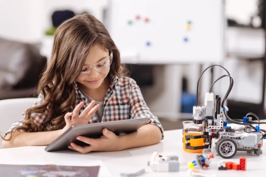 Girls Tech: new programming and robotics classes for girls