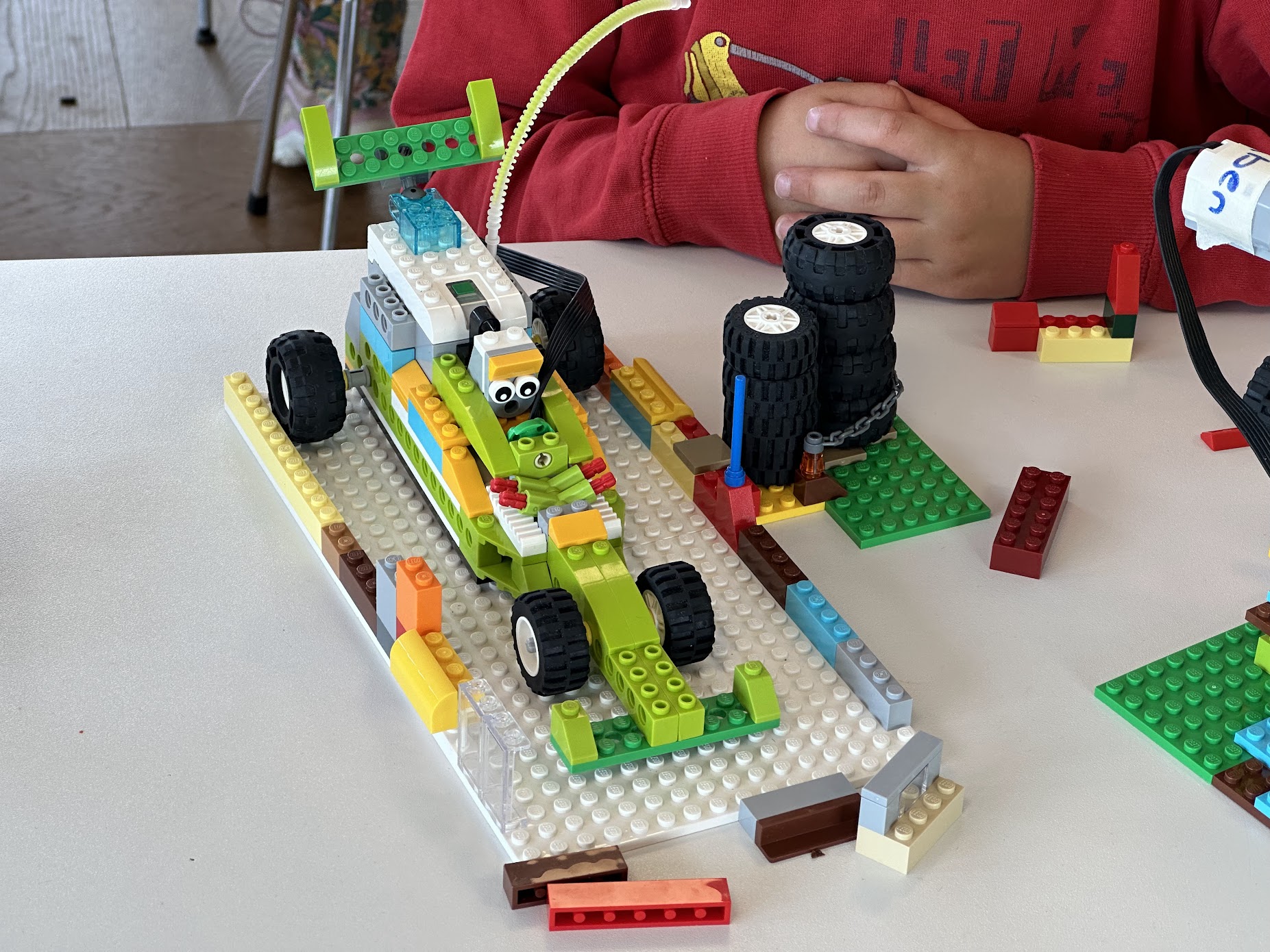 LEGO-Rennwagen für das Thema Sport